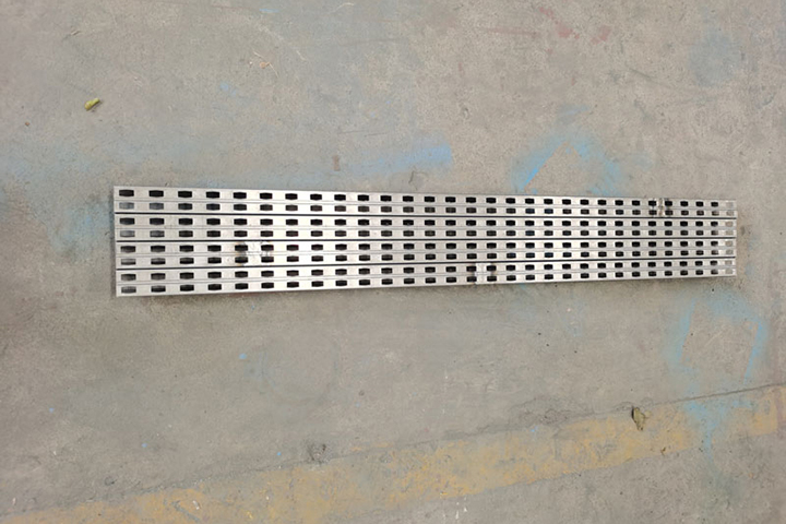 货架立柱成型机生产(chǎn)样品